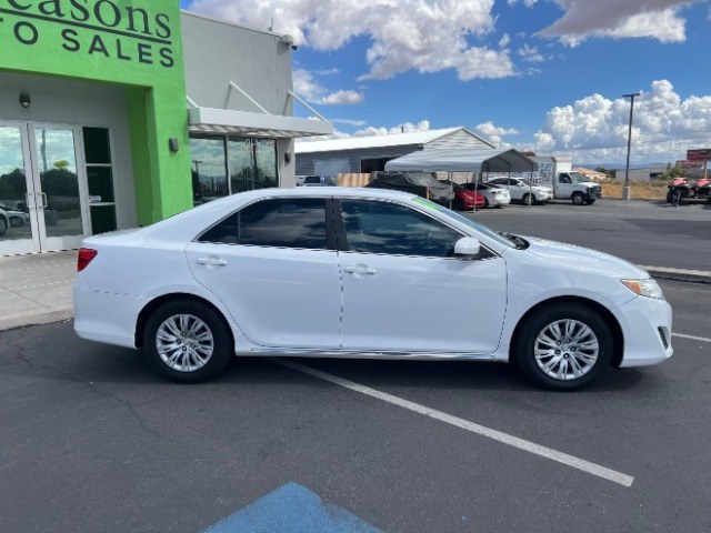 2014 Super White /Ivory Toyota Camry L | LE | XLE | SE | SE Sport (4T4BF1FK0ER) with an 2.5L I-4 DOHC engine, Automatic transmission, located at 1865 East Red Hills Pkwy, St. George, 84770, (435) 628-0023, 37.120850, -113.543640 - Versatile Southern Utah travel starts with this 2014 Toyota Camry. Its 2.5L 4-cylinder engine, automatic transmission, and front-wheel drive make it a smart fit for commuting, family errands, road trips, and everyday driving. With 102,927 miles, this Camry is ready for its next adventure. The selec- Photo#7