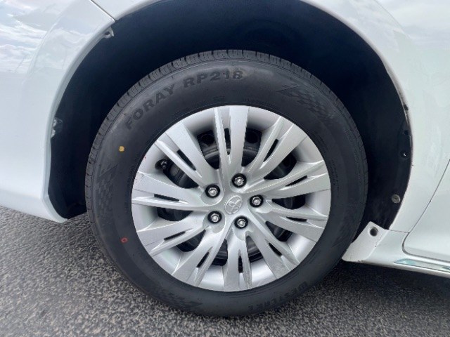 2014 Super White /Ivory Toyota Camry L | LE | XLE | SE | SE Sport (4T4BF1FK0ER) with an 2.5L I-4 DOHC engine, Automatic transmission, located at 1865 East Red Hills Pkwy, St. George, 84770, (435) 628-0023, 37.120850, -113.543640 - Versatile Southern Utah travel starts with this 2014 Toyota Camry. Its 2.5L 4-cylinder engine, automatic transmission, and front-wheel drive make it a smart fit for commuting, family errands, road trips, and everyday driving. With 102,927 miles, this Camry is ready for its next adventure. The selec- Photo#10