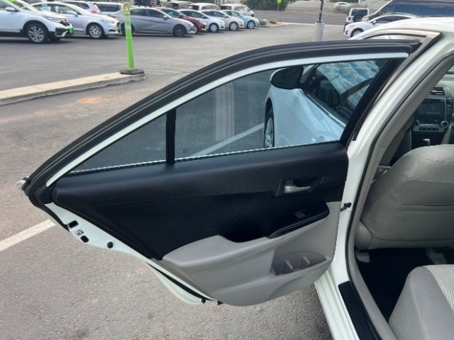 2014 Super White /Ivory Toyota Camry L | LE | XLE | SE | SE Sport (4T4BF1FK0ER) with an 2.5L I-4 DOHC engine, Automatic transmission, located at 1865 East Red Hills Pkwy, St. George, 84770, (435) 628-0023, 37.120850, -113.543640 - Versatile Southern Utah travel starts with this 2014 Toyota Camry. Its 2.5L 4-cylinder engine, automatic transmission, and front-wheel drive make it a smart fit for commuting, family errands, road trips, and everyday driving. With 102,927 miles, this Camry is ready for its next adventure. The selec- Photo#20