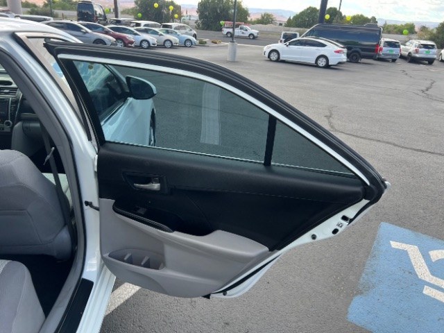 2014 Super White /Ivory Toyota Camry L | LE | XLE | SE | SE Sport (4T4BF1FK0ER) with an 2.5L I-4 DOHC engine, Automatic transmission, located at 1865 East Red Hills Pkwy, St. George, 84770, (435) 628-0023, 37.120850, -113.543640 - Versatile Southern Utah travel starts with this 2014 Toyota Camry. Its 2.5L 4-cylinder engine, automatic transmission, and front-wheel drive make it a smart fit for commuting, family errands, road trips, and everyday driving. With 102,927 miles, this Camry is ready for its next adventure. The selec- Photo#25