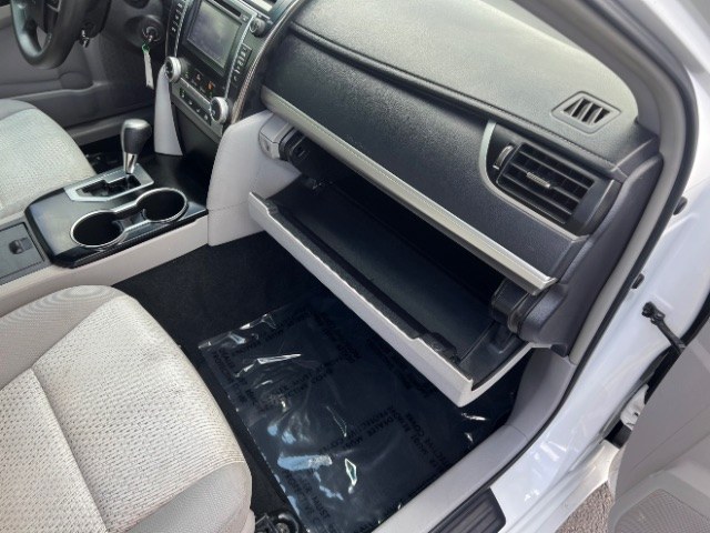2014 Super White /Ivory Toyota Camry L | LE | XLE | SE | SE Sport (4T4BF1FK0ER) with an 2.5L I-4 DOHC engine, Automatic transmission, located at 1865 East Red Hills Pkwy, St. George, 84770, (435) 628-0023, 37.120850, -113.543640 - Versatile Southern Utah travel starts with this 2014 Toyota Camry. Its 2.5L 4-cylinder engine, automatic transmission, and front-wheel drive make it a smart fit for commuting, family errands, road trips, and everyday driving. With 102,927 miles, this Camry is ready for its next adventure. The selec- Photo#29