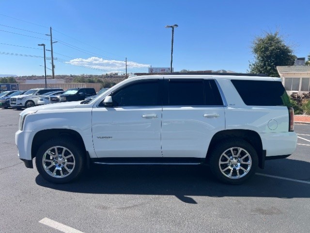 2019 White Frost Tricoat /Jet Black GMC Yukon SLT (1GKS2BKC7KR) with an EcoTec3 5.3L V-8 direct injection engine, Automatic transmission, located at 1865 East Red Hills Pkwy, St. George, 84770, (435) 628-0023, 37.120850, -113.543640- Photo#3