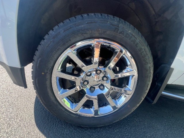 2019 White Frost Tricoat /Jet Black GMC Yukon SLT (1GKS2BKC7KR) with an EcoTec3 5.3L V-8 direct injection engine, Automatic transmission, located at 1865 East Red Hills Pkwy, St. George, 84770, (435) 628-0023, 37.120850, -113.543640- Photo#11