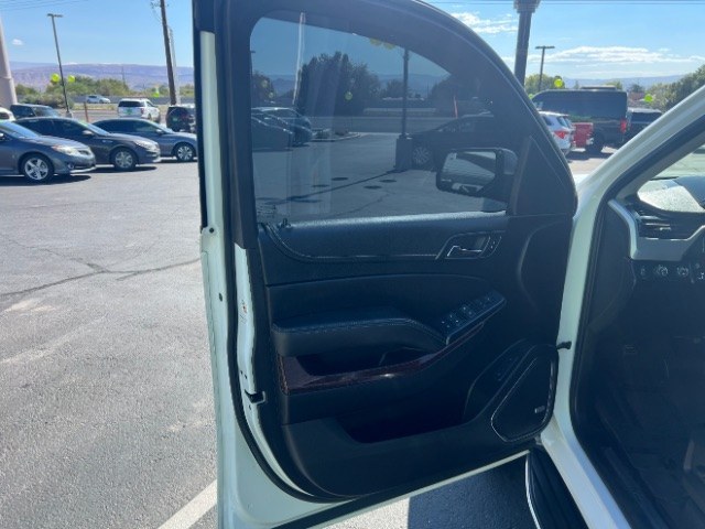 2019 White Frost Tricoat /Jet Black GMC Yukon SLT (1GKS2BKC7KR) with an EcoTec3 5.3L V-8 direct injection engine, Automatic transmission, located at 1865 East Red Hills Pkwy, St. George, 84770, (435) 628-0023, 37.120850, -113.543640- Photo#12
