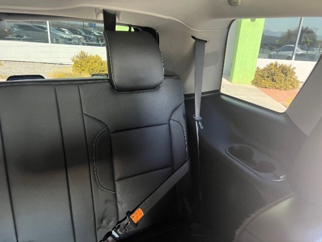 2019 White Frost Tricoat /Jet Black GMC Yukon SLT (1GKS2BKC7KR) with an EcoTec3 5.3L V-8 direct injection engine, Automatic transmission, located at 1865 East Red Hills Pkwy, St. George, 84770, (435) 628-0023, 37.120850, -113.543640- Photo#25