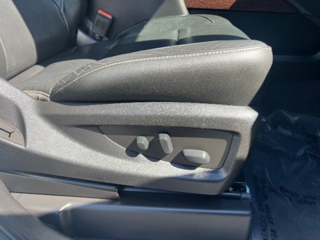 2019 White Frost Tricoat /Jet Black GMC Yukon SLT (1GKS2BKC7KR) with an EcoTec3 5.3L V-8 direct injection engine, Automatic transmission, located at 1865 East Red Hills Pkwy, St. George, 84770, (435) 628-0023, 37.120850, -113.543640- Photo#30