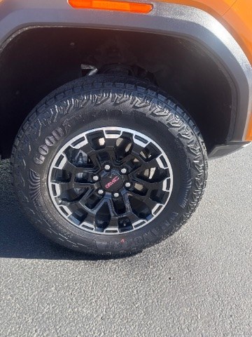 2026 Desert Sun /Jet Black/Timber GMC Canyon AT4, 4WD (1GTP2DEK0T1) with an TurboMax 2.7L I-4 direct injection engine, Automatic transmission, located at 1865 East Red Hills Pkwy, St. George, 84770, (435) 628-0023, 37.120850, -113.543640 - Versatile Southern Utah travel starts with this 2026 GMC Canyon AT4. Its 2.7L turbo 4-cylinder, 8-speed automatic, and four-wheel drive make it a smart fit for job sites, trailheads, towing weekends, and everyday driving. With 17,954 miles, this Canyon is ready for its next adventure. The AT4 adds- Photo#8