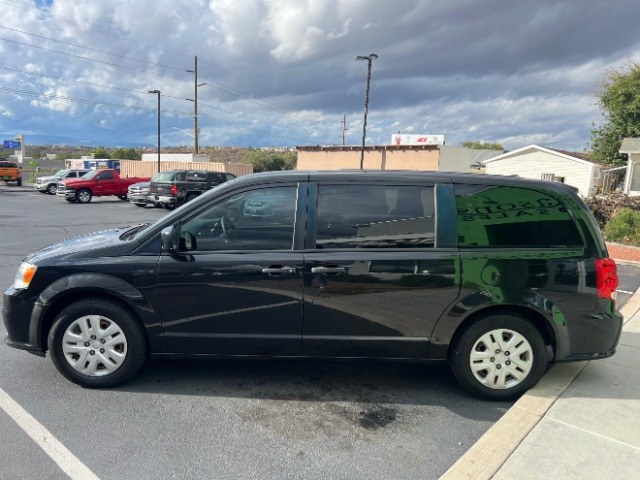 2020 Black Onyx Crystal Pearlcoat /Black/Light Graystone Dodge Grand Caravan SE (2C4RDGBG6LR) with an Pentastar 3.6L V-6 DOHC engine, Automatic transmission, located at 1865 East Red Hills Pkwy, St. George, 84770, (435) 628-0023, 37.120850, -113.543640 - Versatile Southern Utah travel starts with this 2020 Dodge Grand Caravan SE. Its 3.6L V6, 6-speed automatic transmission, and front-wheel drive make it a smart fit for family trips, school runs, commuting, and weekend travel. With 102982 miles, this Grand Caravan is ready for its next adventure. Th- Photo#3
