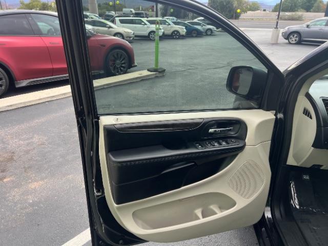 2020 Black Onyx Crystal Pearlcoat /Black/Light Graystone Dodge Grand Caravan SE (2C4RDGBG6LR) with an Pentastar 3.6L V-6 DOHC engine, Automatic transmission, located at 1865 East Red Hills Pkwy, St. George, 84770, (435) 628-0023, 37.120850, -113.543640 - Versatile Southern Utah travel starts with this 2020 Dodge Grand Caravan SE. Its 3.6L V6, 6-speed automatic transmission, and front-wheel drive make it a smart fit for family trips, school runs, commuting, and weekend travel. With 102982 miles, this Grand Caravan is ready for its next adventure. Th- Photo#12