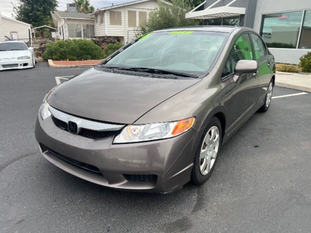 2011 Urban Titanium Metallic /Beige Honda Civic LX (2HGFA1F56BH) with an 1.8L I-4 i-VTEC variable valve control engine, Automatic transmission, located at 940 North Main Street, Cedar City, UT, 84720, (435) 628-0023, 37.692936, -113.061897- Photo#2