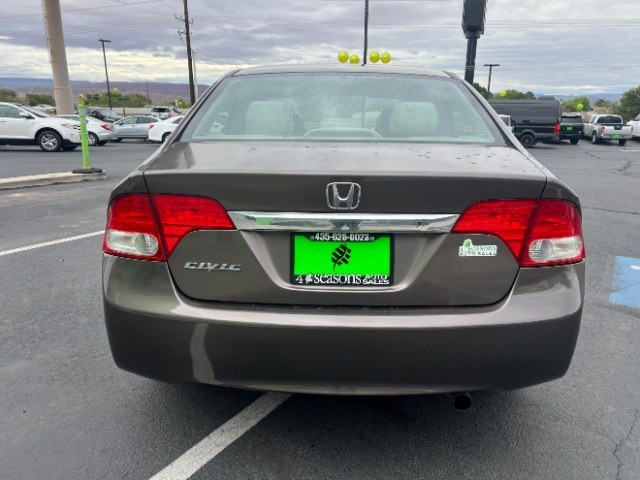 2011 Urban Titanium Metallic /Beige Honda Civic LX (2HGFA1F56BH) with an 1.8L I-4 i-VTEC variable valve control engine, Automatic transmission, located at 940 North Main Street, Cedar City, UT, 84720, (435) 628-0023, 37.692936, -113.061897- Photo#5