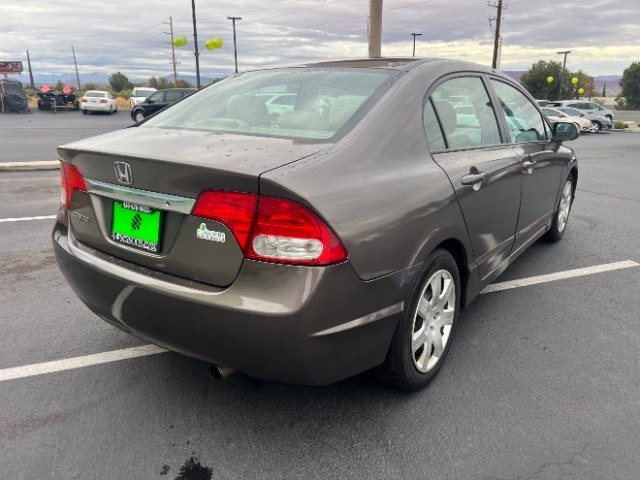 2011 Urban Titanium Metallic /Beige Honda Civic LX (2HGFA1F56BH) with an 1.8L I-4 i-VTEC variable valve control engine, Automatic transmission, located at 940 North Main Street, Cedar City, UT, 84720, (435) 628-0023, 37.692936, -113.061897- Photo#6