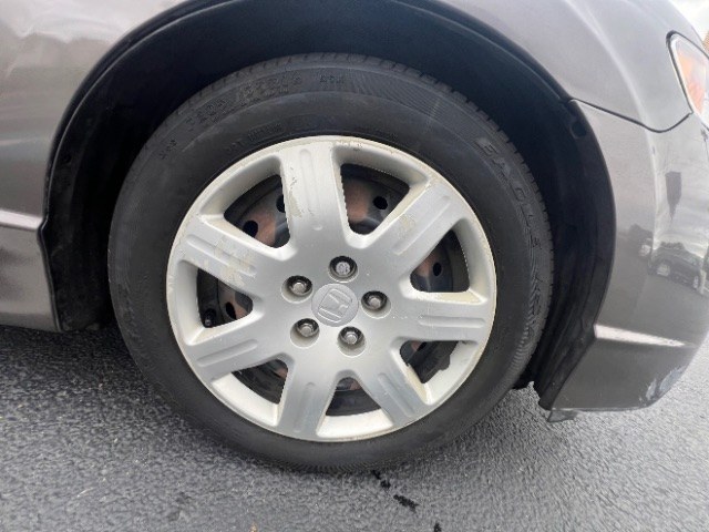 2011 Urban Titanium Metallic /Beige Honda Civic LX (2HGFA1F56BH) with an 1.8L I-4 i-VTEC variable valve control engine, Automatic transmission, located at 940 North Main Street, Cedar City, UT, 84720, (435) 628-0023, 37.692936, -113.061897- Photo#8