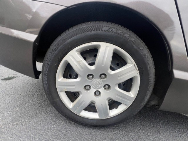 2011 Urban Titanium Metallic /Beige Honda Civic LX (2HGFA1F56BH) with an 1.8L I-4 i-VTEC variable valve control engine, Automatic transmission, located at 940 North Main Street, Cedar City, UT, 84720, (435) 628-0023, 37.692936, -113.061897- Photo#11