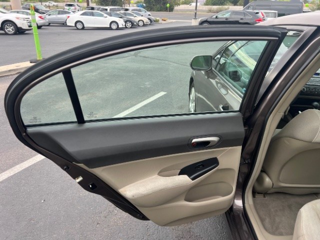 2011 Urban Titanium Metallic /Beige Honda Civic LX (2HGFA1F56BH) with an 1.8L I-4 i-VTEC variable valve control engine, Automatic transmission, located at 940 North Main Street, Cedar City, UT, 84720, (435) 628-0023, 37.692936, -113.061897- Photo#20