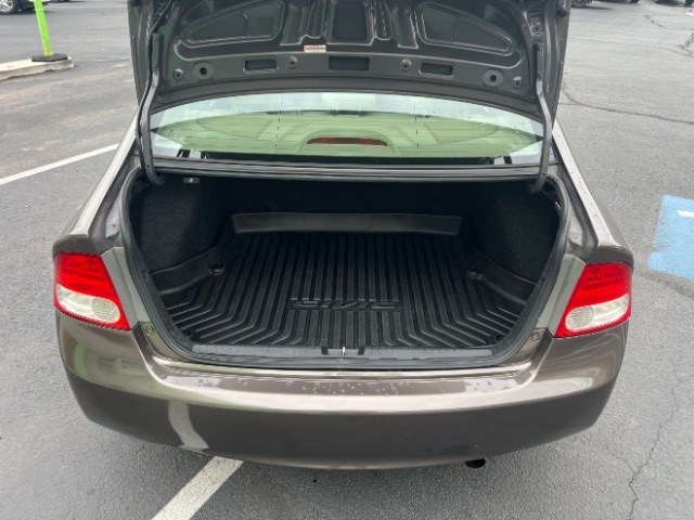 2011 Urban Titanium Metallic /Beige Honda Civic LX (2HGFA1F56BH) with an 1.8L I-4 i-VTEC variable valve control engine, Automatic transmission, located at 940 North Main Street, Cedar City, UT, 84720, (435) 628-0023, 37.692936, -113.061897- Photo#23