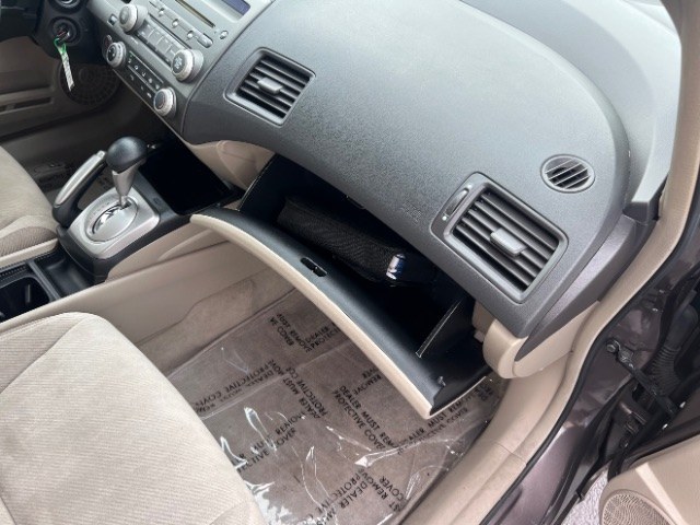 2011 Urban Titanium Metallic /Beige Honda Civic LX (2HGFA1F56BH) with an 1.8L I-4 i-VTEC variable valve control engine, Automatic transmission, located at 940 North Main Street, Cedar City, UT, 84720, (435) 628-0023, 37.692936, -113.061897- Photo#28