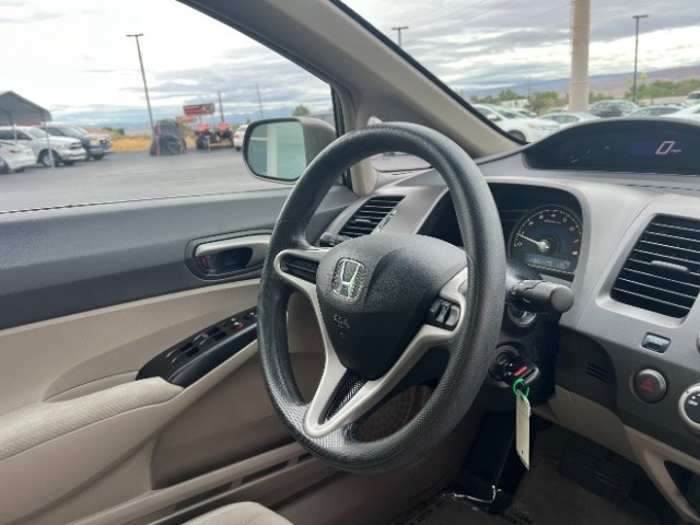 2011 Urban Titanium Metallic /Beige Honda Civic LX (2HGFA1F56BH) with an 1.8L I-4 i-VTEC variable valve control engine, Automatic transmission, located at 940 North Main Street, Cedar City, UT, 84720, (435) 628-0023, 37.692936, -113.061897- Photo#29