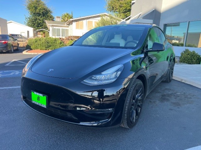 2022 Solid Black /White/Black Tesla Model Y Long Range Dual Motor All-Wheel Drive (7SAYGAEE6NF) with an ELECTRIC engine, Electric transmission, located at 1865 East Red Hills Pkwy, St. George, 84770, (435) 628-0023, 37.120850, -113.543640 - Tesla Model Y All Wheel Drive HW3 with 7 Seats, Third Row, Great tires, Interior is in great condition. Dont let the miles scare you this Tesla has been thoroughly inspected and has plenty of life. Every Tesla we sell has had cabin air filter replaced, radiator cleaned, fluids topped AND comes w- Photo#4