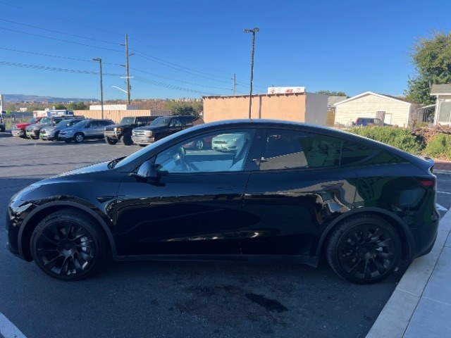 2022 Solid Black /White/Black Tesla Model Y Long Range Dual Motor All-Wheel Drive (7SAYGAEE6NF) with an ELECTRIC engine, Electric transmission, located at 1865 East Red Hills Pkwy, St. George, 84770, (435) 628-0023, 37.120850, -113.543640 - Tesla Model Y All Wheel Drive HW3 with 7 Seats, Third Row, Great tires, Interior is in great condition. Dont let the miles scare you this Tesla has been thoroughly inspected and has plenty of life. Every Tesla we sell has had cabin air filter replaced, radiator cleaned, fluids topped AND comes w- Photo#5