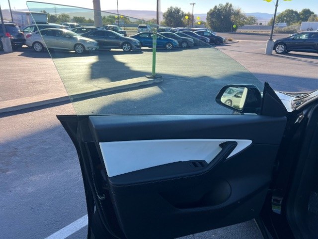 2022 Solid Black /White/Black Tesla Model Y Long Range Dual Motor All-Wheel Drive (7SAYGAEE6NF) with an ELECTRIC engine, Electric transmission, located at 1865 East Red Hills Pkwy, St. George, 84770, (435) 628-0023, 37.120850, -113.543640 - Tesla Model Y All Wheel Drive HW3 with 7 Seats, Third Row, Great tires, Interior is in great condition. Dont let the miles scare you this Tesla has been thoroughly inspected and has plenty of life. Every Tesla we sell has had cabin air filter replaced, radiator cleaned, fluids topped AND comes w- Photo#14