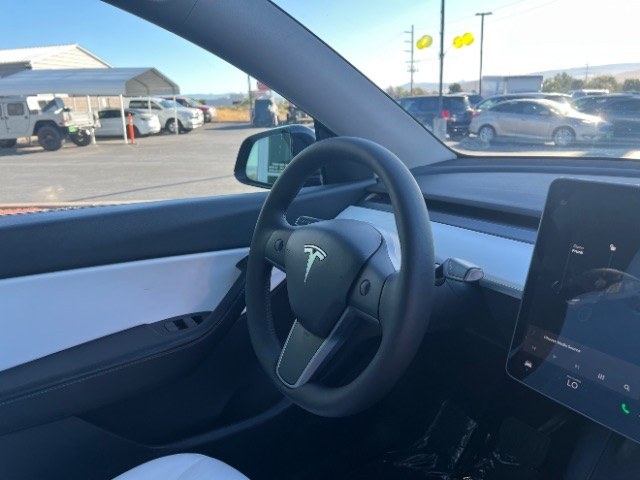 2022 Solid Black /White/Black Tesla Model Y Long Range Dual Motor All-Wheel Drive (7SAYGAEE6NF) with an ELECTRIC engine, Electric transmission, located at 1865 East Red Hills Pkwy, St. George, 84770, (435) 628-0023, 37.120850, -113.543640 - Tesla Model Y All Wheel Drive HW3 with 7 Seats, Third Row, Great tires, Interior is in great condition. Dont let the miles scare you this Tesla has been thoroughly inspected and has plenty of life. Every Tesla we sell has had cabin air filter replaced, radiator cleaned, fluids topped AND comes w- Photo#29