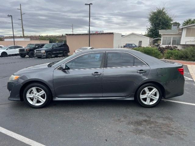 2013 Magnetic Gray Metallic /Black Toyota Camry SE (4T1BF1FK6DU) with an 2.5L I-4 DOHC engine, Automatic transmission, located at 1865 East Red Hills Pkwy, St. George, 84770, (435) 628-0023, 37.120850, -113.543640 - Versatile Southern Utah travel starts with this 2013 Toyota Camry SE. Its 2.5L 4-cylinder, 6-speed automatic transmission, and front-wheel drive make it a smart fit for commuting, errands, and everyday driving. With 158356 miles, this Camry is ready for its next adventure. The SE adds sport-tuned s- Photo#3