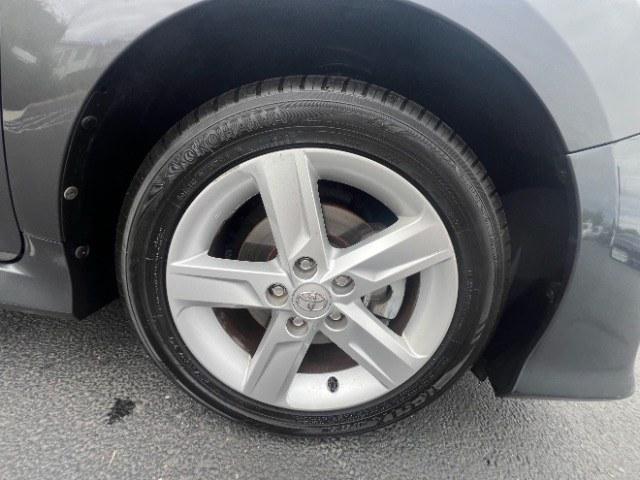 2013 Magnetic Gray Metallic /Black Toyota Camry SE (4T1BF1FK6DU) with an 2.5L I-4 DOHC engine, Automatic transmission, located at 1865 East Red Hills Pkwy, St. George, 84770, (435) 628-0023, 37.120850, -113.543640 - Versatile Southern Utah travel starts with this 2013 Toyota Camry SE. Its 2.5L 4-cylinder, 6-speed automatic transmission, and front-wheel drive make it a smart fit for commuting, errands, and everyday driving. With 158356 miles, this Camry is ready for its next adventure. The SE adds sport-tuned s- Photo#9