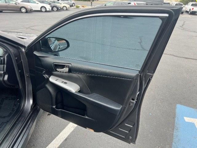 2013 Magnetic Gray Metallic /Black Toyota Camry SE (4T1BF1FK6DU) with an 2.5L I-4 DOHC engine, Automatic transmission, located at 1865 East Red Hills Pkwy, St. George, 84770, (435) 628-0023, 37.120850, -113.543640 - Versatile Southern Utah travel starts with this 2013 Toyota Camry SE. Its 2.5L 4-cylinder, 6-speed automatic transmission, and front-wheel drive make it a smart fit for commuting, errands, and everyday driving. With 158356 miles, this Camry is ready for its next adventure. The SE adds sport-tuned s- Photo#27