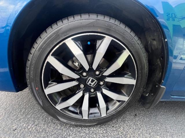 2015 Dyno Blue Pearl /Beige Honda Civic EX-L (2HGFB2F95FH) with an 1.8L I-4 i-VTEC variable valve control engine, Automatic transmission, located at 940 North Main Street, Cedar City, UT, 84720, (435) 628-0023, 37.692936, -113.061897 - Versatile Southern Utah travel starts with this 2015 Honda Civic EX-L. Its 1.8L 4-cylinder, continuously variable transmission, and front-wheel drive make it a smart fit for commuting, errands, and comfortable daily driving. With 147556 miles, this Civic is ready for its next adventure. The EX-L ad- Photo#11
