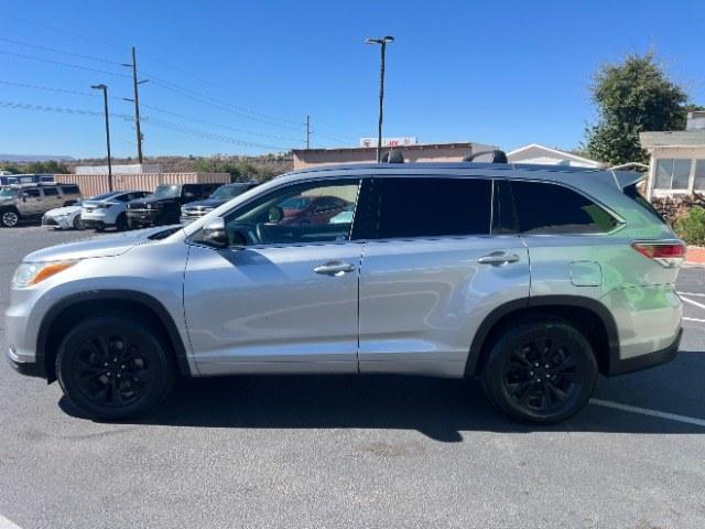 2014 Silver Sky Metallic /Black Toyota Highlander XLE V6 (5TDKKRFH3ES) with an 3.5L V-6 DOHC engine, Automatic transmission, located at 1865 East Red Hills Pkwy, St. George, 84770, (435) 628-0023, 37.120850, -113.543640 - Versatile Southern Utah travel starts with this 2014 Toyota Highlander XLE V6. Its 3.5L V-6, automatic transmission, and front-wheel drive make it a smart fit for family travel, errands, and Southern Utah adventures. With 165705 miles, this Highlander is ready for its next adventure. The XLE V6 add- Photo#3