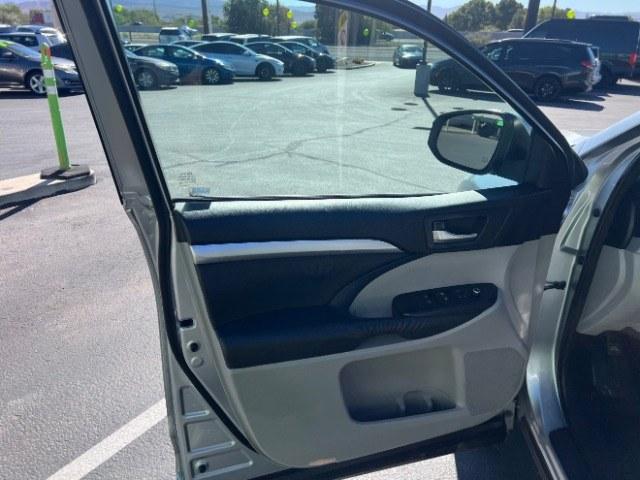 2014 Silver Sky Metallic /Black Toyota Highlander XLE V6 (5TDKKRFH3ES) with an 3.5L V-6 DOHC engine, Automatic transmission, located at 1865 East Red Hills Pkwy, St. George, 84770, (435) 628-0023, 37.120850, -113.543640 - Versatile Southern Utah travel starts with this 2014 Toyota Highlander XLE V6. Its 3.5L V-6, automatic transmission, and front-wheel drive make it a smart fit for family travel, errands, and Southern Utah adventures. With 165705 miles, this Highlander is ready for its next adventure. The XLE V6 add- Photo#12