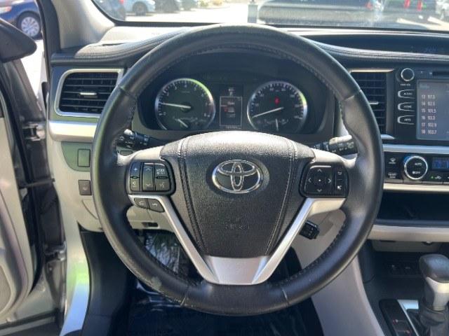 2014 Silver Sky Metallic /Black Toyota Highlander XLE V6 (5TDKKRFH3ES) with an 3.5L V-6 DOHC engine, Automatic transmission, located at 1865 East Red Hills Pkwy, St. George, 84770, (435) 628-0023, 37.120850, -113.543640 - Versatile Southern Utah travel starts with this 2014 Toyota Highlander XLE V6. Its 3.5L V-6, automatic transmission, and front-wheel drive make it a smart fit for family travel, errands, and Southern Utah adventures. With 165705 miles, this Highlander is ready for its next adventure. The XLE V6 add- Photo#15