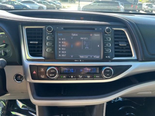 2014 Silver Sky Metallic /Black Toyota Highlander XLE V6 (5TDKKRFH3ES) with an 3.5L V-6 DOHC engine, Automatic transmission, located at 1865 East Red Hills Pkwy, St. George, 84770, (435) 628-0023, 37.120850, -113.543640 - Versatile Southern Utah travel starts with this 2014 Toyota Highlander XLE V6. Its 3.5L V-6, automatic transmission, and front-wheel drive make it a smart fit for family travel, errands, and Southern Utah adventures. With 165705 miles, this Highlander is ready for its next adventure. The XLE V6 add- Photo#17