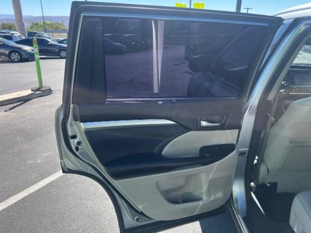 2014 Silver Sky Metallic /Black Toyota Highlander XLE V6 (5TDKKRFH3ES) with an 3.5L V-6 DOHC engine, Automatic transmission, located at 1865 East Red Hills Pkwy, St. George, 84770, (435) 628-0023, 37.120850, -113.543640 - Versatile Southern Utah travel starts with this 2014 Toyota Highlander XLE V6. Its 3.5L V-6, automatic transmission, and front-wheel drive make it a smart fit for family travel, errands, and Southern Utah adventures. With 165705 miles, this Highlander is ready for its next adventure. The XLE V6 add- Photo#20