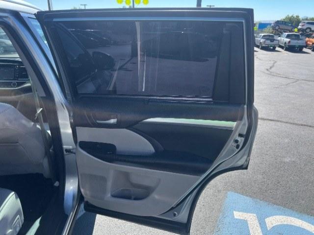 2014 Silver Sky Metallic /Black Toyota Highlander XLE V6 (5TDKKRFH3ES) with an 3.5L V-6 DOHC engine, Automatic transmission, located at 1865 East Red Hills Pkwy, St. George, 84770, (435) 628-0023, 37.120850, -113.543640 - Versatile Southern Utah travel starts with this 2014 Toyota Highlander XLE V6. Its 3.5L V-6, automatic transmission, and front-wheel drive make it a smart fit for family travel, errands, and Southern Utah adventures. With 165705 miles, this Highlander is ready for its next adventure. The XLE V6 add- Photo#28