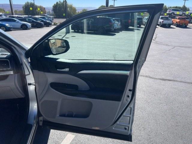 2014 Silver Sky Metallic /Black Toyota Highlander XLE V6 (5TDKKRFH3ES) with an 3.5L V-6 DOHC engine, Automatic transmission, located at 1865 East Red Hills Pkwy, St. George, 84770, (435) 628-0023, 37.120850, -113.543640 - Versatile Southern Utah travel starts with this 2014 Toyota Highlander XLE V6. Its 3.5L V-6, automatic transmission, and front-wheel drive make it a smart fit for family travel, errands, and Southern Utah adventures. With 165705 miles, this Highlander is ready for its next adventure. The XLE V6 add- Photo#30
