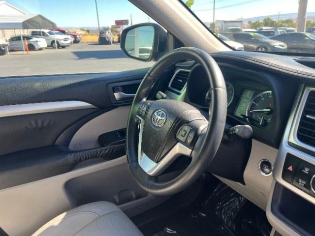2014 Silver Sky Metallic /Black Toyota Highlander XLE V6 (5TDKKRFH3ES) with an 3.5L V-6 DOHC engine, Automatic transmission, located at 1865 East Red Hills Pkwy, St. George, 84770, (435) 628-0023, 37.120850, -113.543640 - Versatile Southern Utah travel starts with this 2014 Toyota Highlander XLE V6. Its 3.5L V-6, automatic transmission, and front-wheel drive make it a smart fit for family travel, errands, and Southern Utah adventures. With 165705 miles, this Highlander is ready for its next adventure. The XLE V6 add- Photo#33
