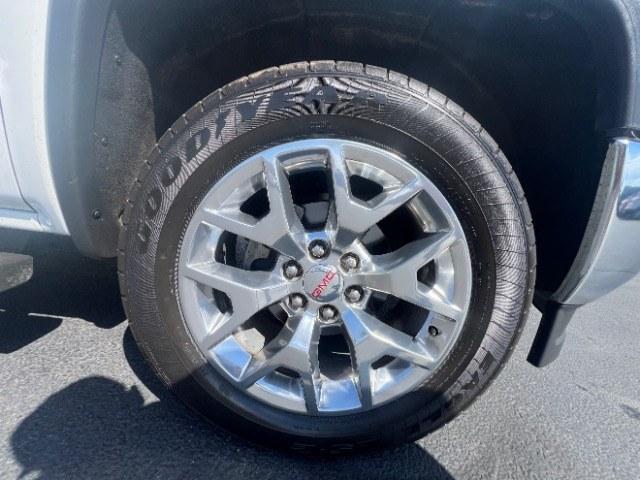 2015 Summit White /Cocoa/Dune GMC Sierra 1500 SLT (3GTU2VEC6FG) , Automatic transmission, located at 1865 East Red Hills Pkwy, St. George, 84770, (435) 628-0023, 37.120850, -113.543640 - Versatile Southern Utah travel starts with this 2015 GMC Sierra 1500 SLT Crew Cab. Its 5.3L V8, 6-speed automatic, and 4WD make it a smart fit for work days, weekend projects, and outdoor trips. With 112,695 miles, this Sierra is ready for its next adventure. The SLT adds air conditioning, alloy wh- Photo#9