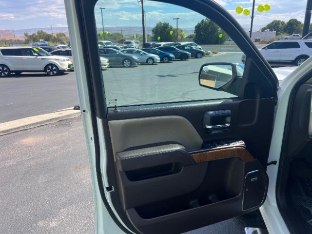 2015 Summit White /Cocoa/Dune GMC Sierra 1500 SLT (3GTU2VEC6FG) , Automatic transmission, located at 1865 East Red Hills Pkwy, St. George, 84770, (435) 628-0023, 37.120850, -113.543640 - Versatile Southern Utah travel starts with this 2015 GMC Sierra 1500 SLT Crew Cab. Its 5.3L V8, 6-speed automatic, and 4WD make it a smart fit for work days, weekend projects, and outdoor trips. With 112,695 miles, this Sierra is ready for its next adventure. The SLT adds air conditioning, alloy wh- Photo#12